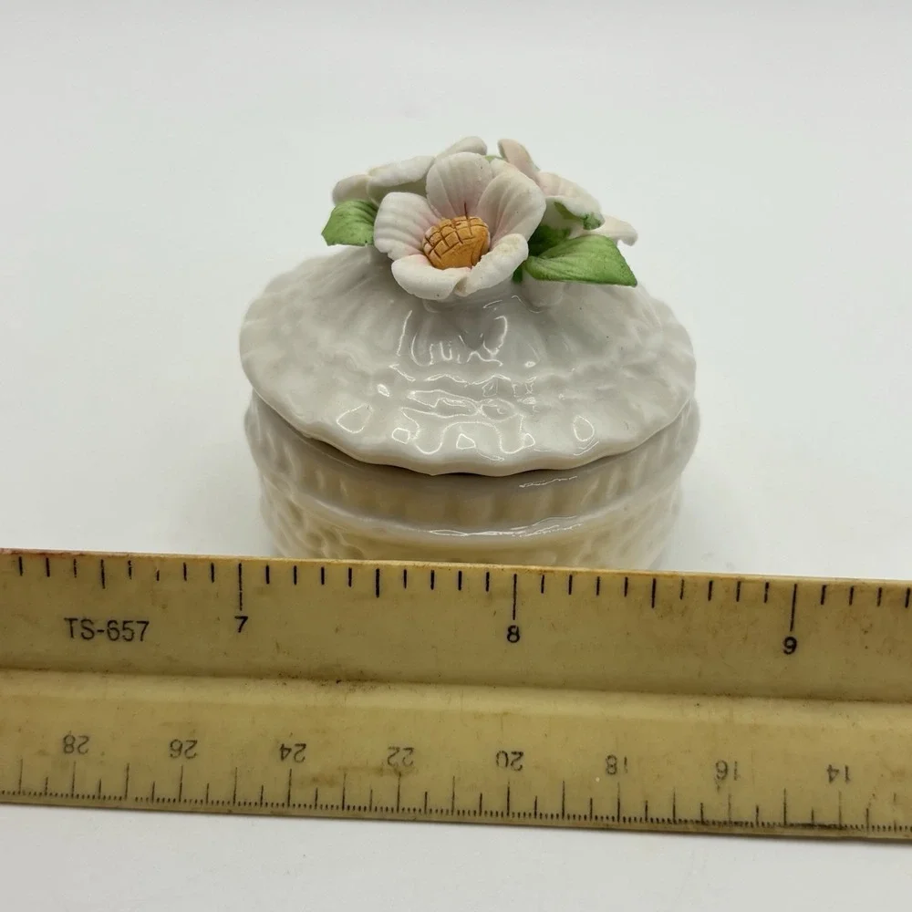 Trinket Box Floral Top Vintage Ceramic Porcelain‎ Pink Green White Jewelrydainty